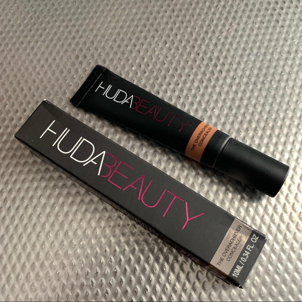 HUDA BEAUTY Overachiever High Coverage Concealer